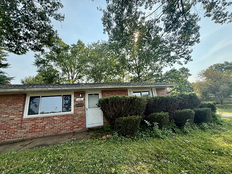 137 Main Ct — Photo 3
