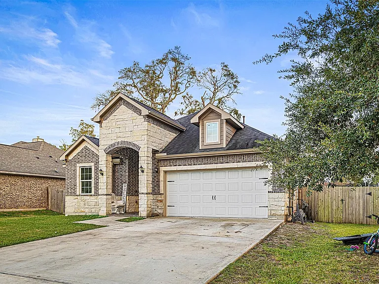 267 Freeman Blvd — Photo 3