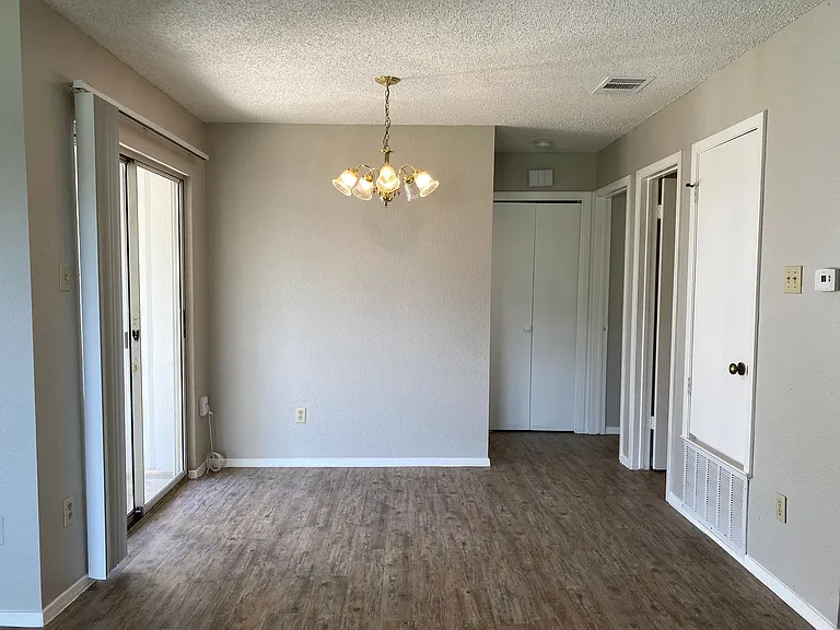 510 Willowbend Cv — Photo 4