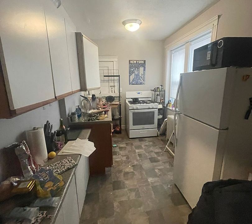 2nd image of 46 Linden St #4