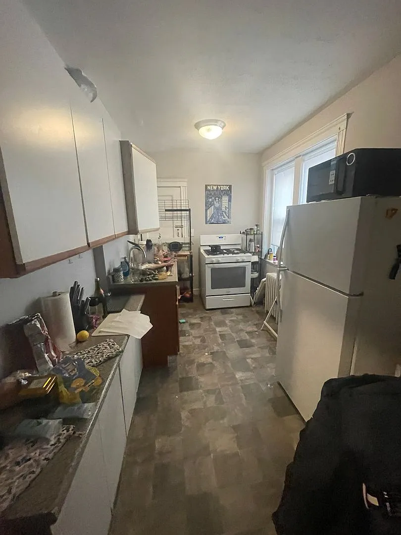 Building Photo - 46 Linden St #4
