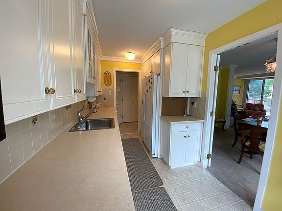 3rd image of 2401 Pennsylvania Ave APT 212