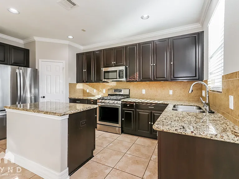 11018 Tipton Oaks Dr — Photo 2