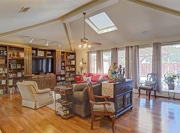 3rd image of 16839 Davenport Ct