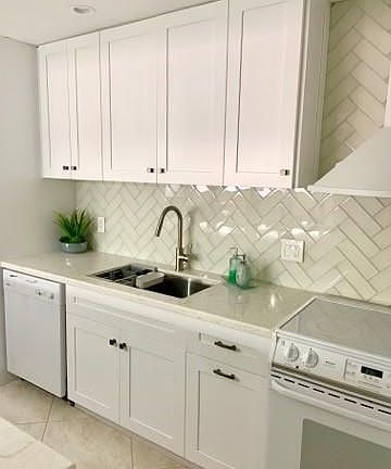 3rd image of 330 SE 20th Ave APT 518