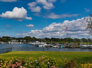 16 E Division St, Westhampton Beach, NY 11978