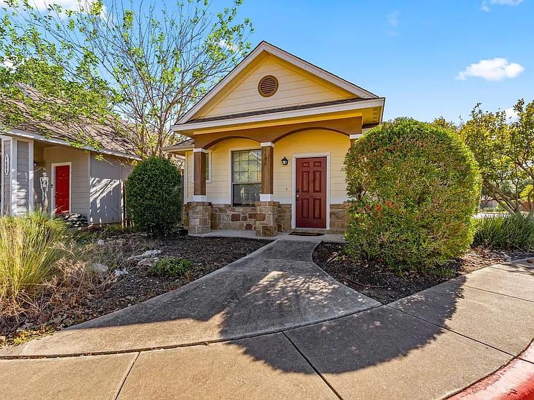 4601 Best Way — Photo 1