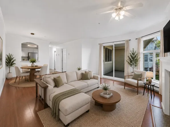 3638 Rae Ave #206, Vancouver, BC V5R 2P5