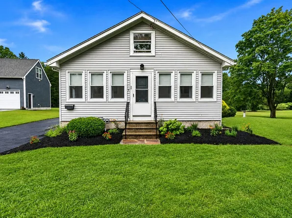 52 Calef Ave, Swansea, MA 02777