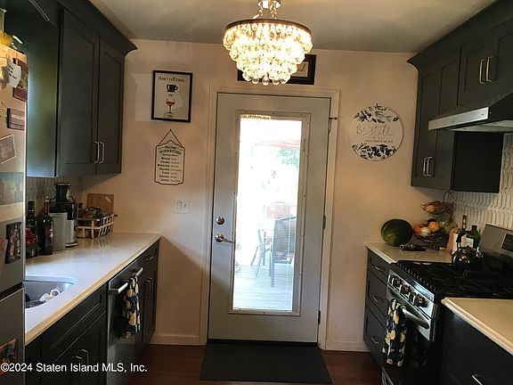 5th image of 61 Highview Ave