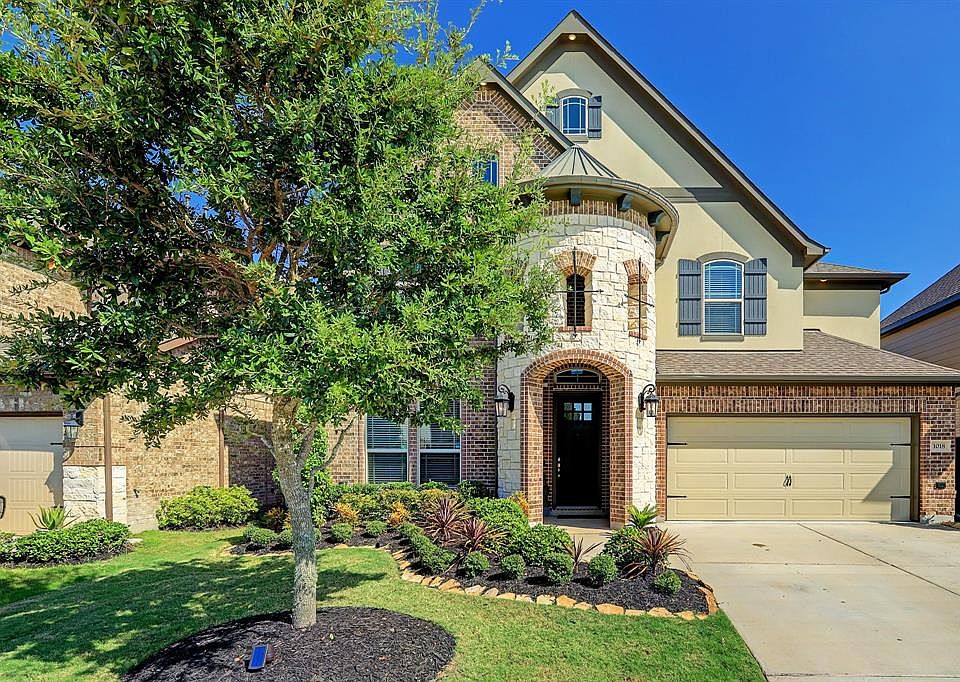 This home built by Newmark, builder of the year 2017, has 5 bedrooms with 2 down.