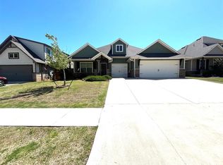 605 Side Track Rd, Yukon, OK 73099