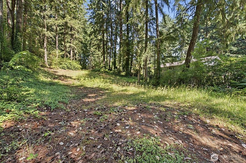 3rd image of 1905 194th Avenue SW