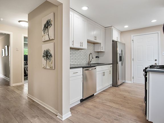 3rd image of 2606 Silver Creek Dr
