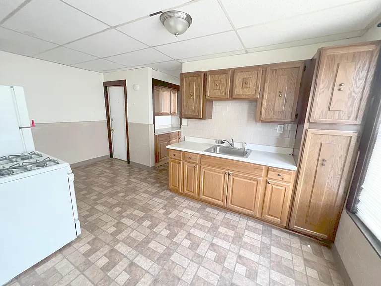 382 McGrath Hwy #1R — Photo 4