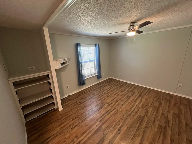 192 Elgin Dr — Photo 12