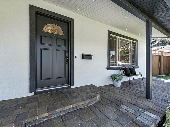 3rd image of 1374 Annapolis Way