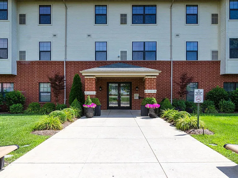 River Roads Manor & Estates — Photo 3