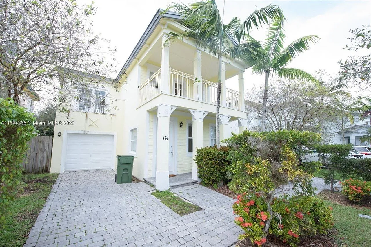 4 bed, 2.0 bath, 2818 sqft, $3,150 — Photo 3