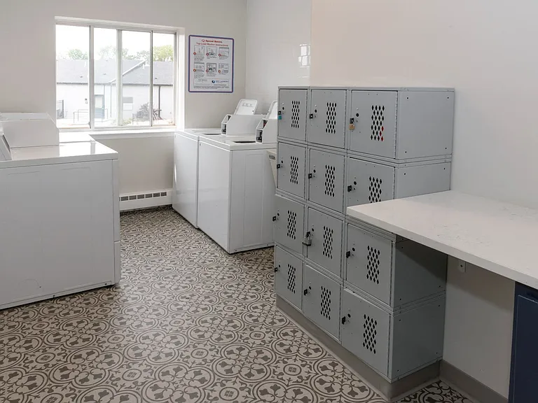 Hamline Pointe Apartments — Photo 40