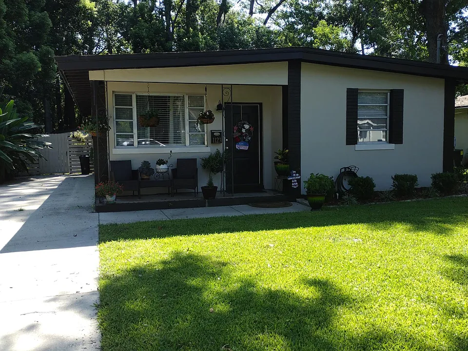 1123 Labelle St