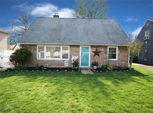 15 Andrew St, Green Brook, NJ 08812