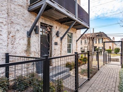 2805 Lynlock Ct, Dallas, TX, 75219