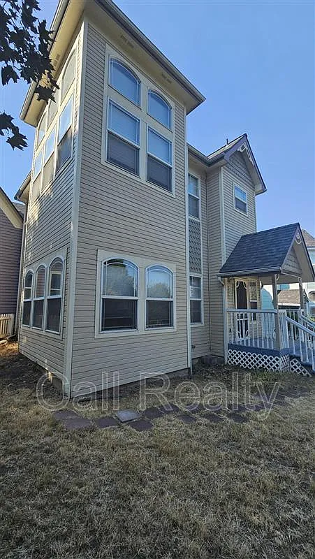 2 bed, 2.5 bath, 1550 sqft, $2,200 — Photo 2