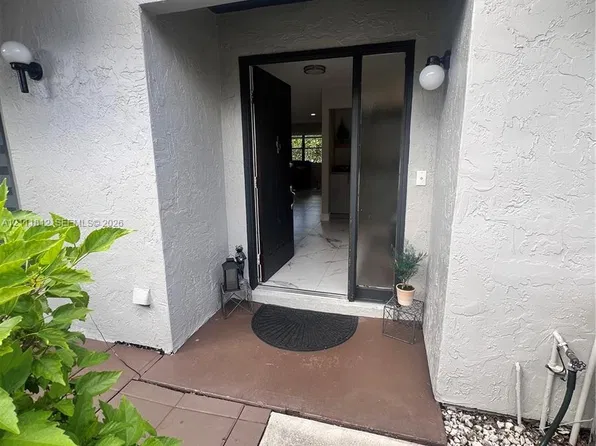 350 Quincy Ct, Royal Palm Beach, FL 33411