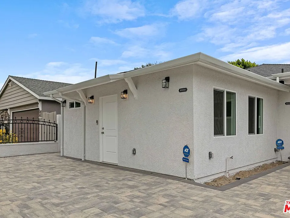 6930 Babcock Ave
