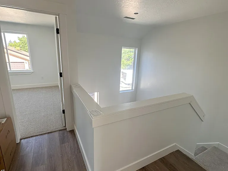 1537 S 600th St E — Photo 11