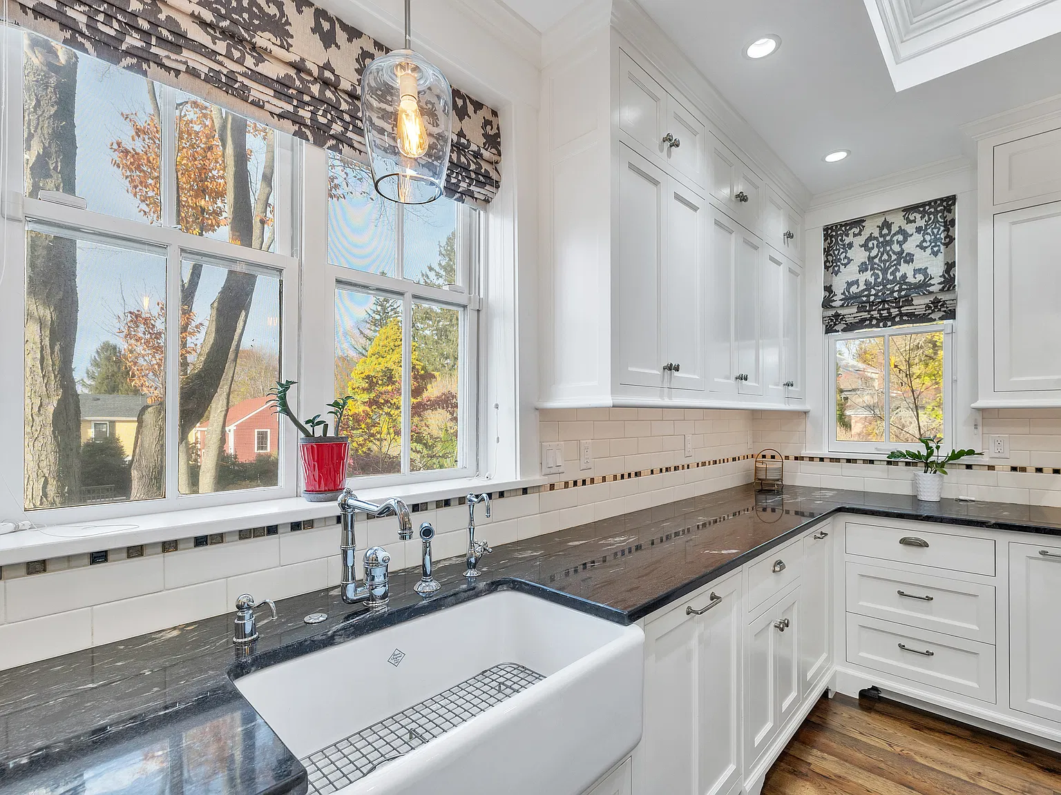 3 bed, 2.5 bath, 2945 sqft, $12,000 — Photo 4