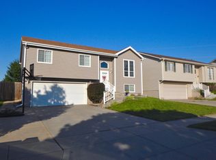 2741 NW 8th St, Lincoln, NE 68521