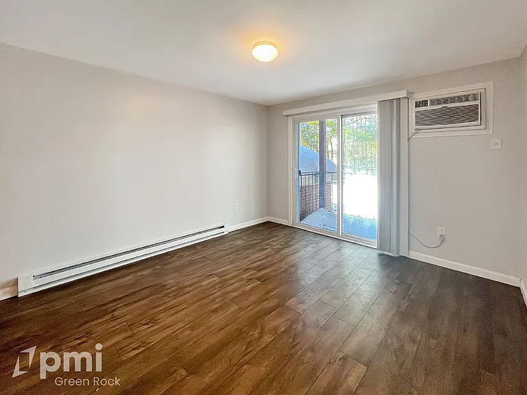 12 E Side Dr #2 — Photo 4