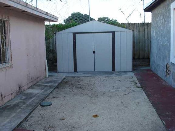 3rd image of 3641 NW 102nd St