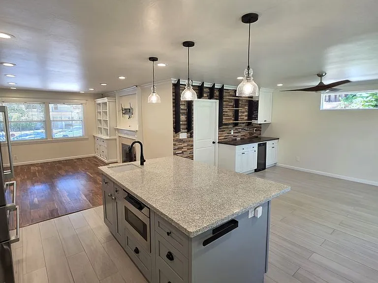 1317 Sherwood Dr — Photo 5