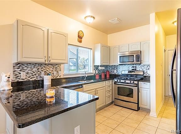 4th image of 1537 Baypointe Cir