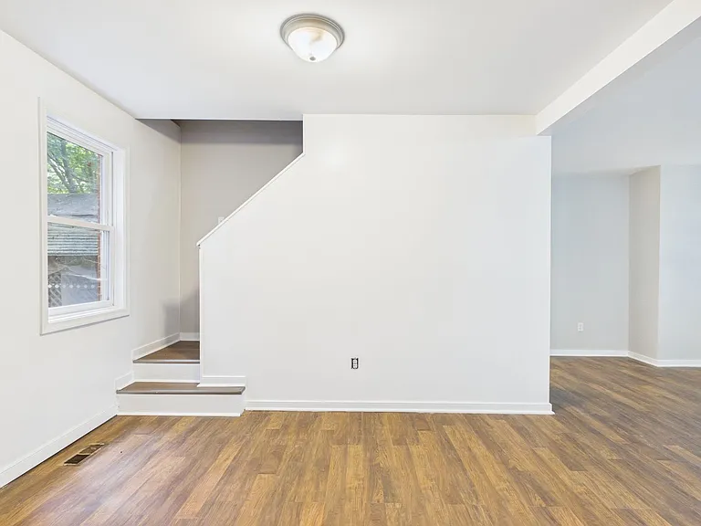 2313 National St — Photo 13
