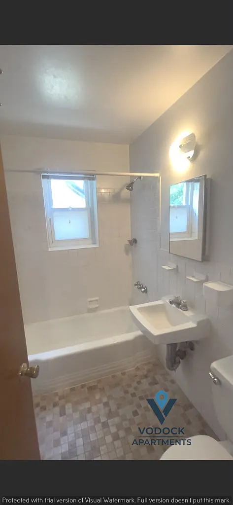 18 Vernon #B5 — Photo 2