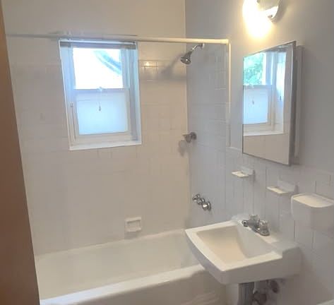 3rd image of 18 Vernon St APT B5