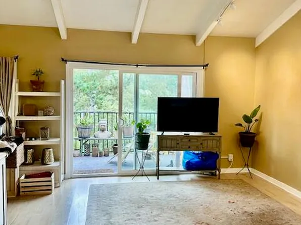 1031 Miramonte Dr APT 6, Santa Barbara, CA 93109