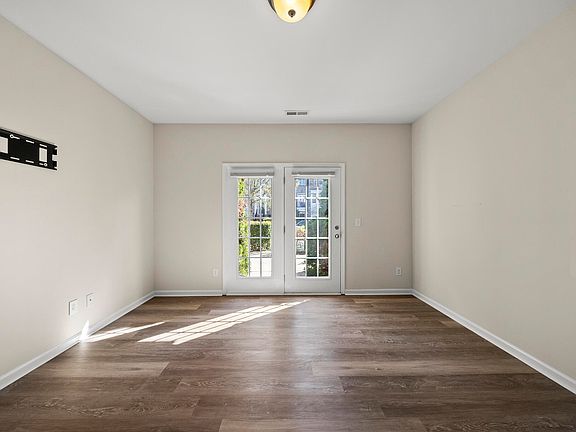 5th image of 10119 Glen Autumn Rd