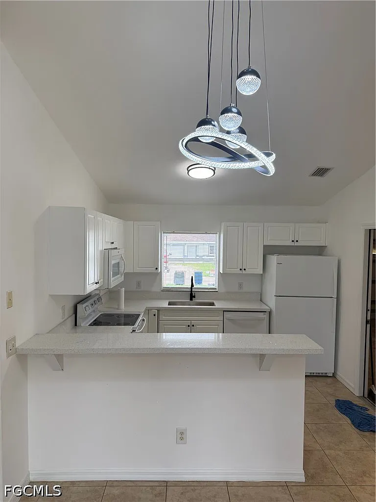 3 bed, 2.0 bath, 1145 sqft, $1,600 — Photo 3