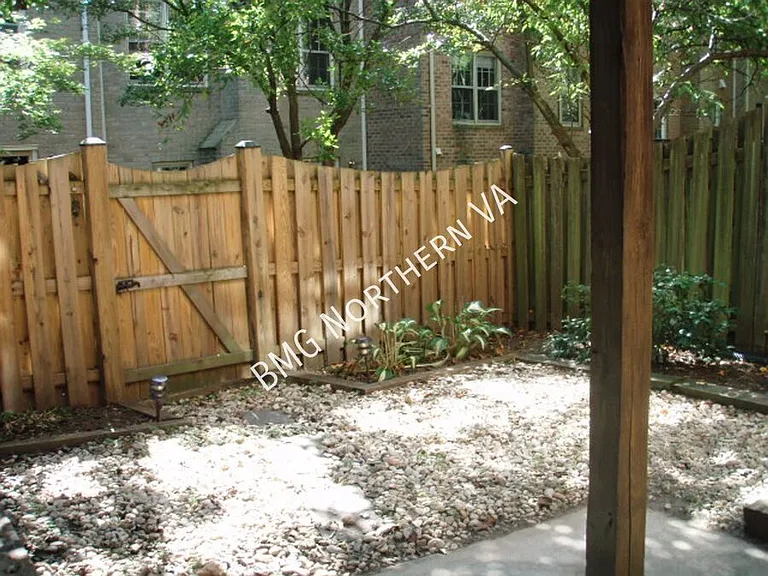 2105 Kings Garden Way — Photo 12