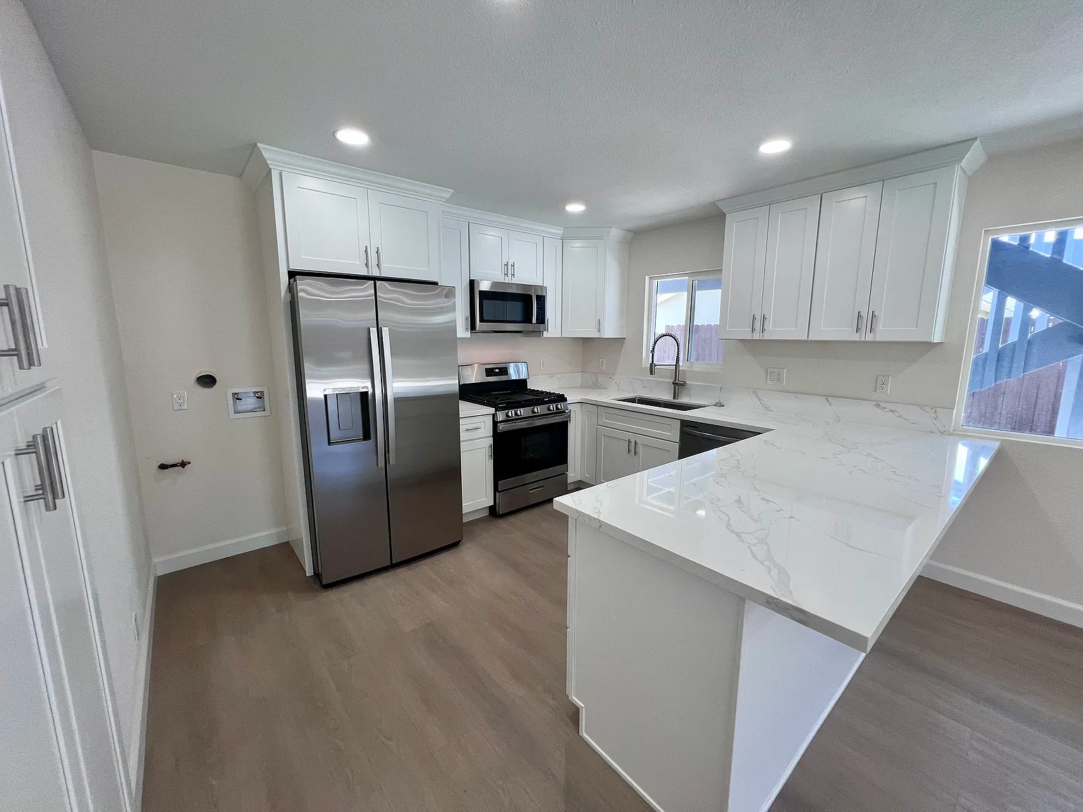 3 bed, 1280 sqft, $4,950 — Photo 3