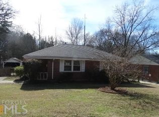 893 Pine View Dr, Forest Park, GA