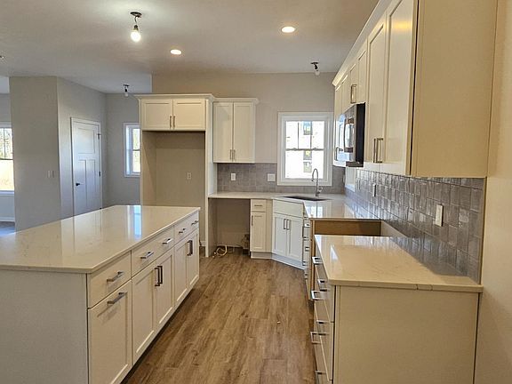 5th image of 3725 Newcastle Dr Unit 31