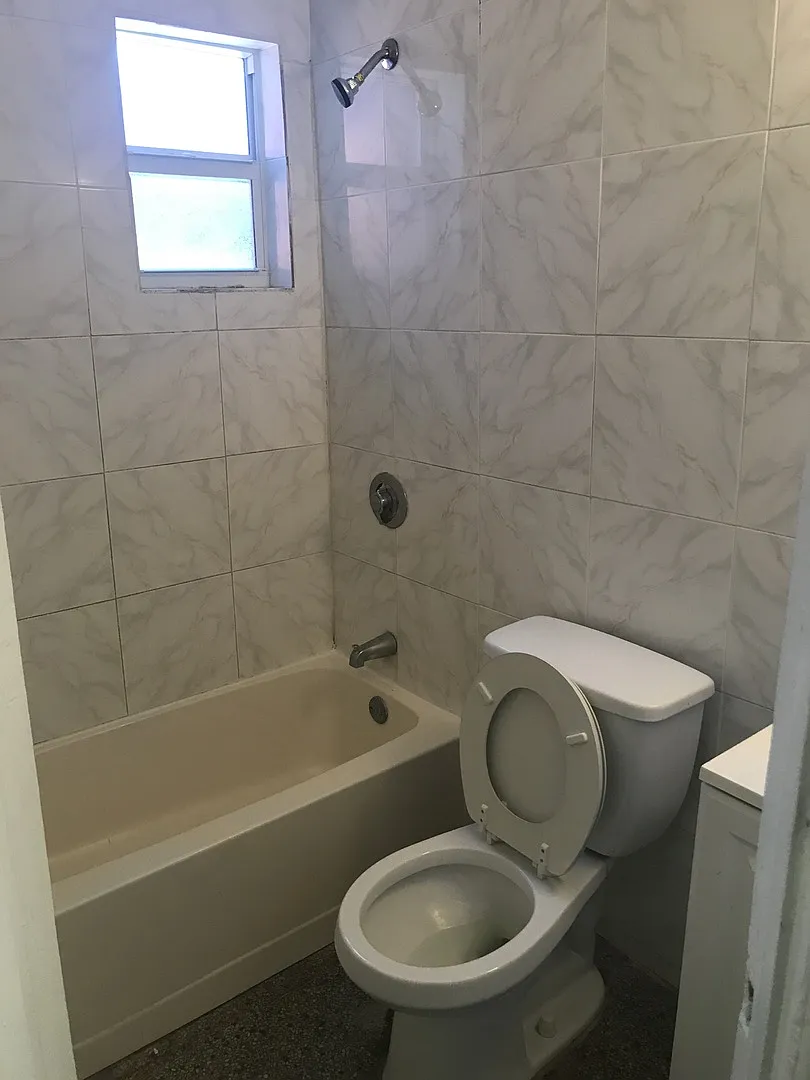 833 Nw 10 Ter - Sunmax — Photo 3