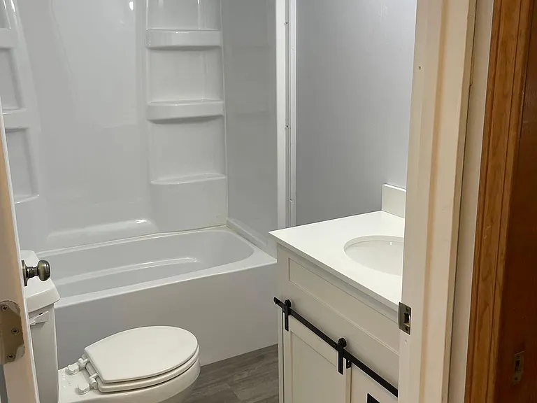 1811 Eastport Dr — Photo 32