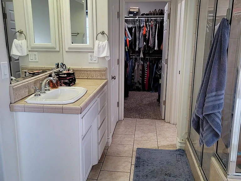 13910 Spring Valley Pkwy — Photo 36